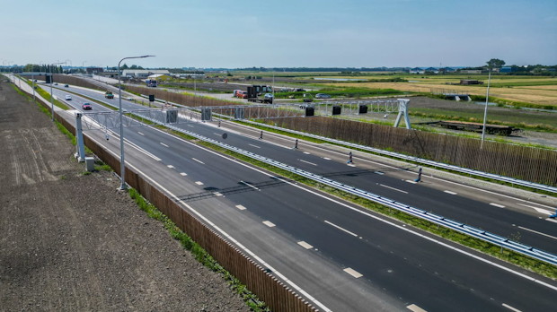 Prefab keerwanden van Bosch Beton als fundering voor geluidsschermen langs de N206 RijnlandRoute